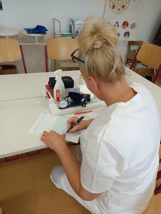 10 fős általános ápoló csoportunk sikeresen teljesítette az ágazati alapvizsga követelményeit.