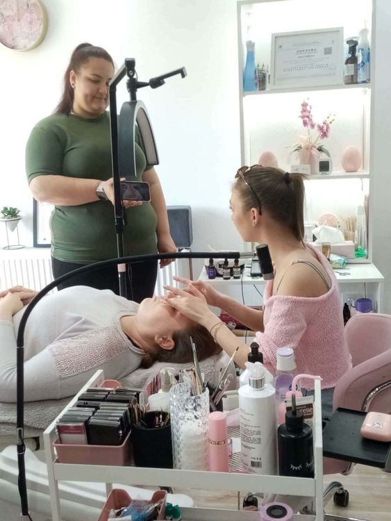 Az Erasmus+ program keretében a szépészet ágazat két tanulója jelenleg is Vajdaságban vesz részt szakmai gyakorlaton.