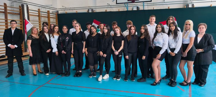 A tisztelet hangján – 1956 emléke a Surányiban