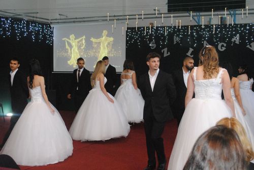 Szalagavató - Technikumi tanulóink felejthetetlen estéje képekben.