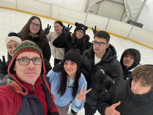 Szakácsok, cukrászok, valamint rendészek a jégen!